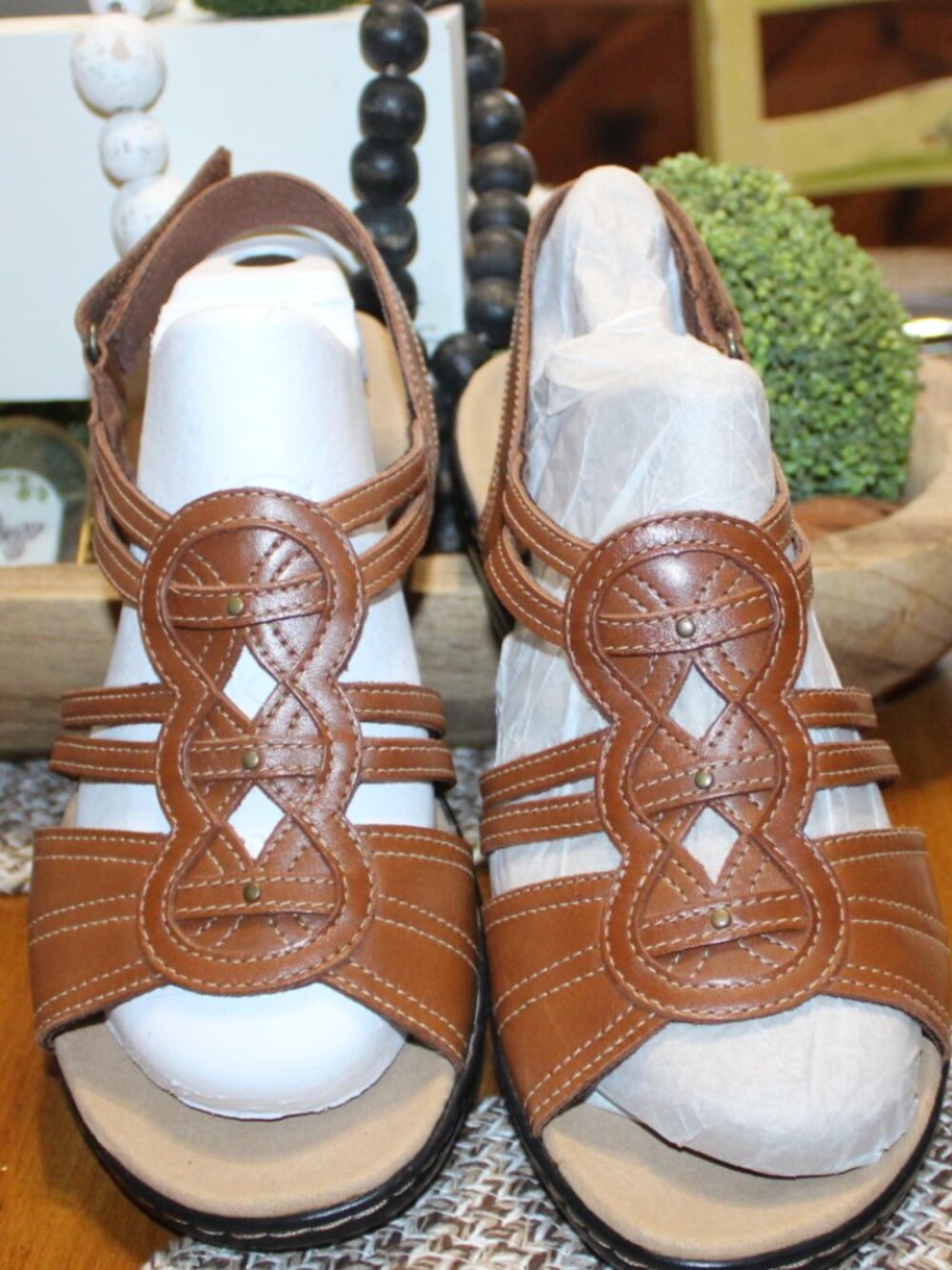NWT Clarks Leisa Janna Sandals 9 1/2 WIDE SUPER CUTE! - Picture 2 of 15
